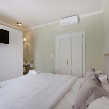 Bed&Breakfast Murterski Dvori Bagian luar foto
