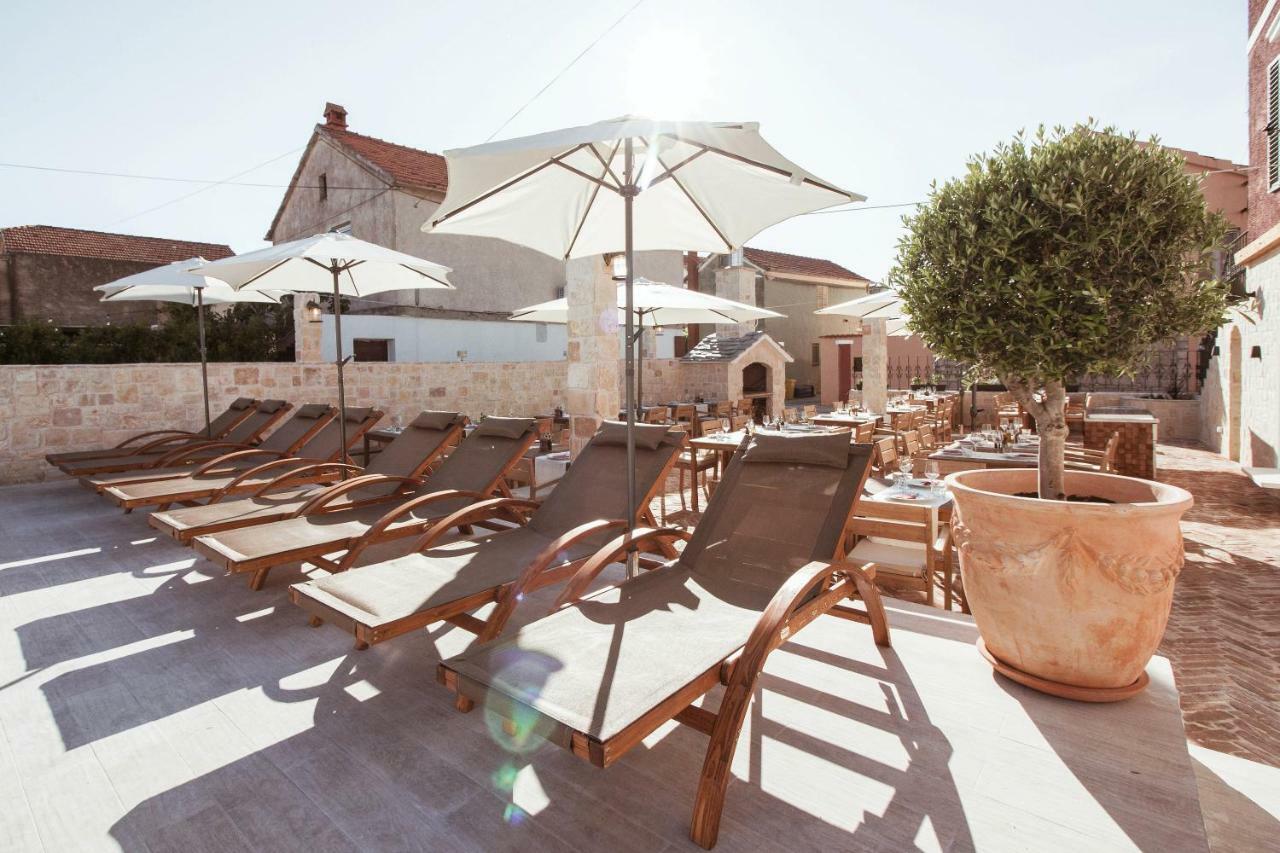 Bed&Breakfast Murterski Dvori Bagian luar foto