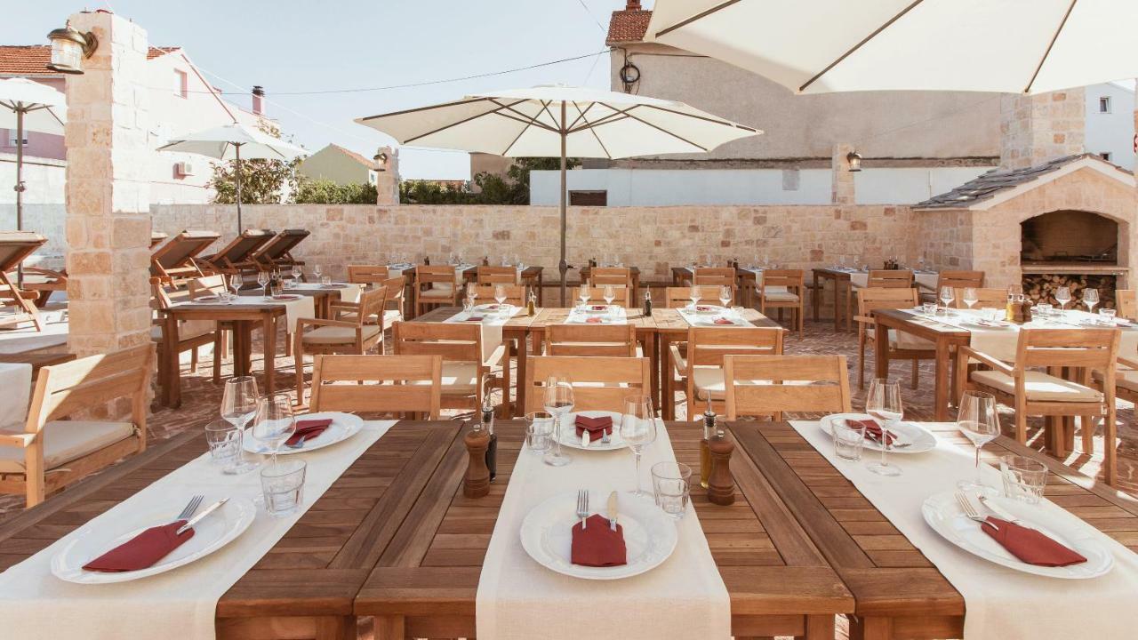 Bed&Breakfast Murterski Dvori Bagian luar foto
